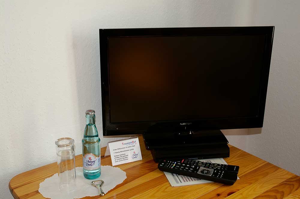 Flachbildschirm mit SatTV auf jedem Zimmer